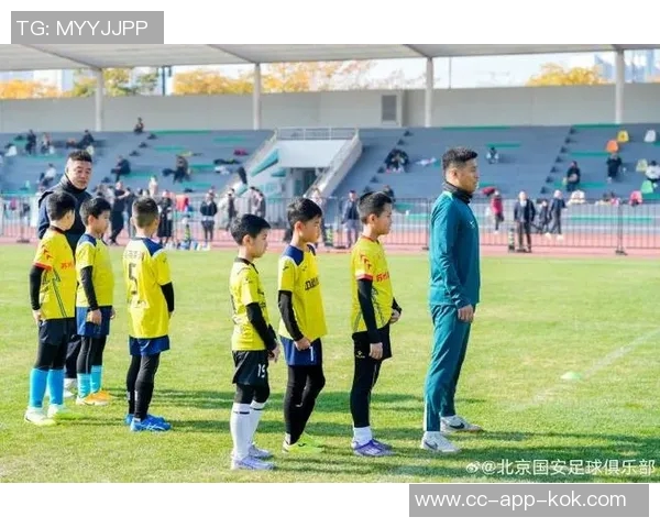 将北京国安足球公益课引入苏州共同感受足球带来的无限快乐与激情